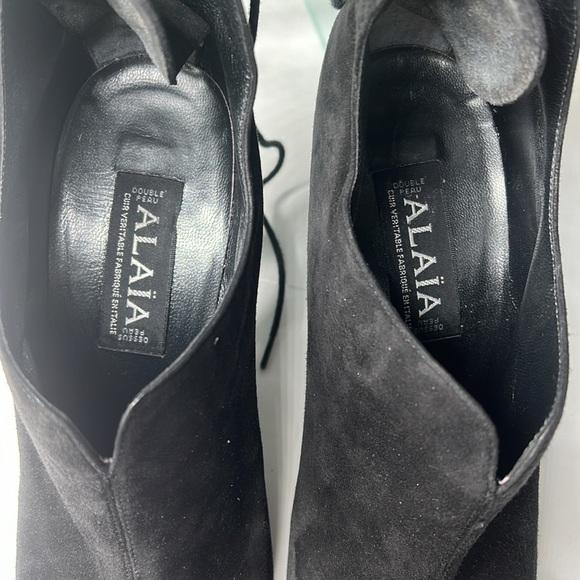 Alaia Sz 38 Black Suede Ankle Shoe Booties 3” Suede Covered Heel - Picture 7 of 11